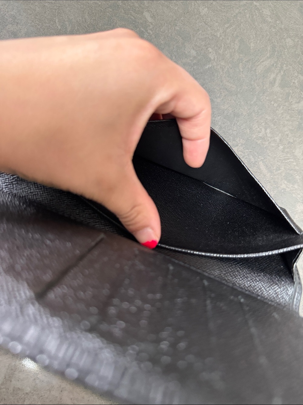 Louis Vuitton Vertical Wallet in black Epi 2006 - Picture 8 of 11
